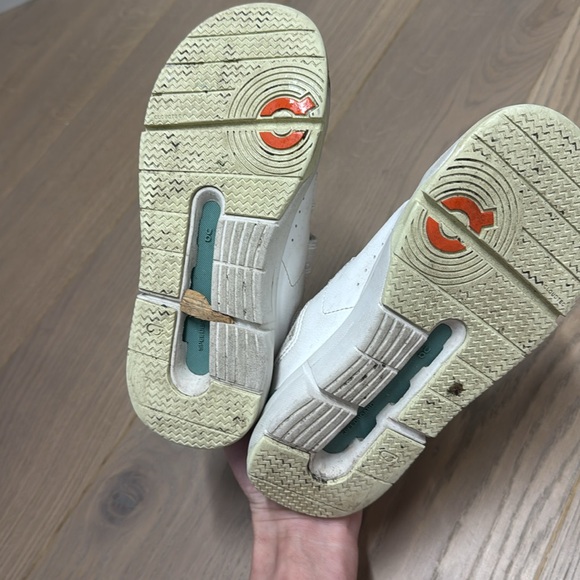 Kids White Velcro Sneakers by On Running Roger Sneaker - Picture 4 of 8